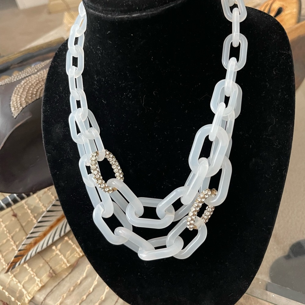 Chain necklace with crystal stones